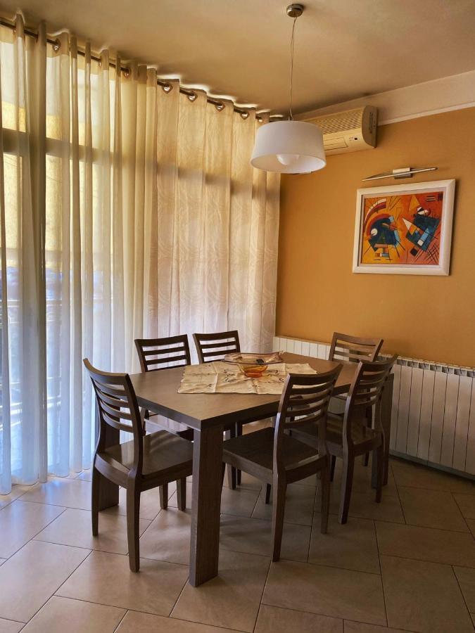 Sunshine Place 爱尔巴桑 外观 照片